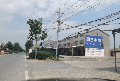 江山如何能保证墙体广告的醒目性？